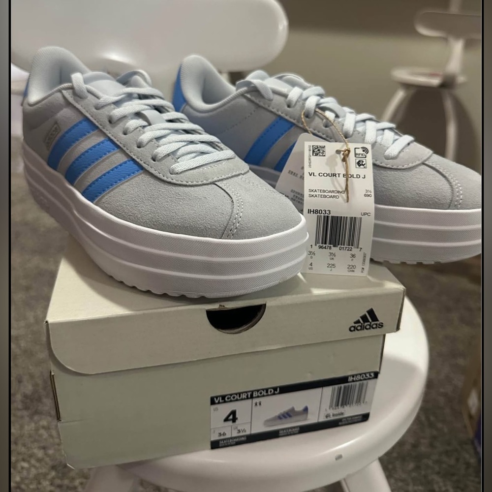 BRAND NEW Court Bold Adidas Kids Size 4